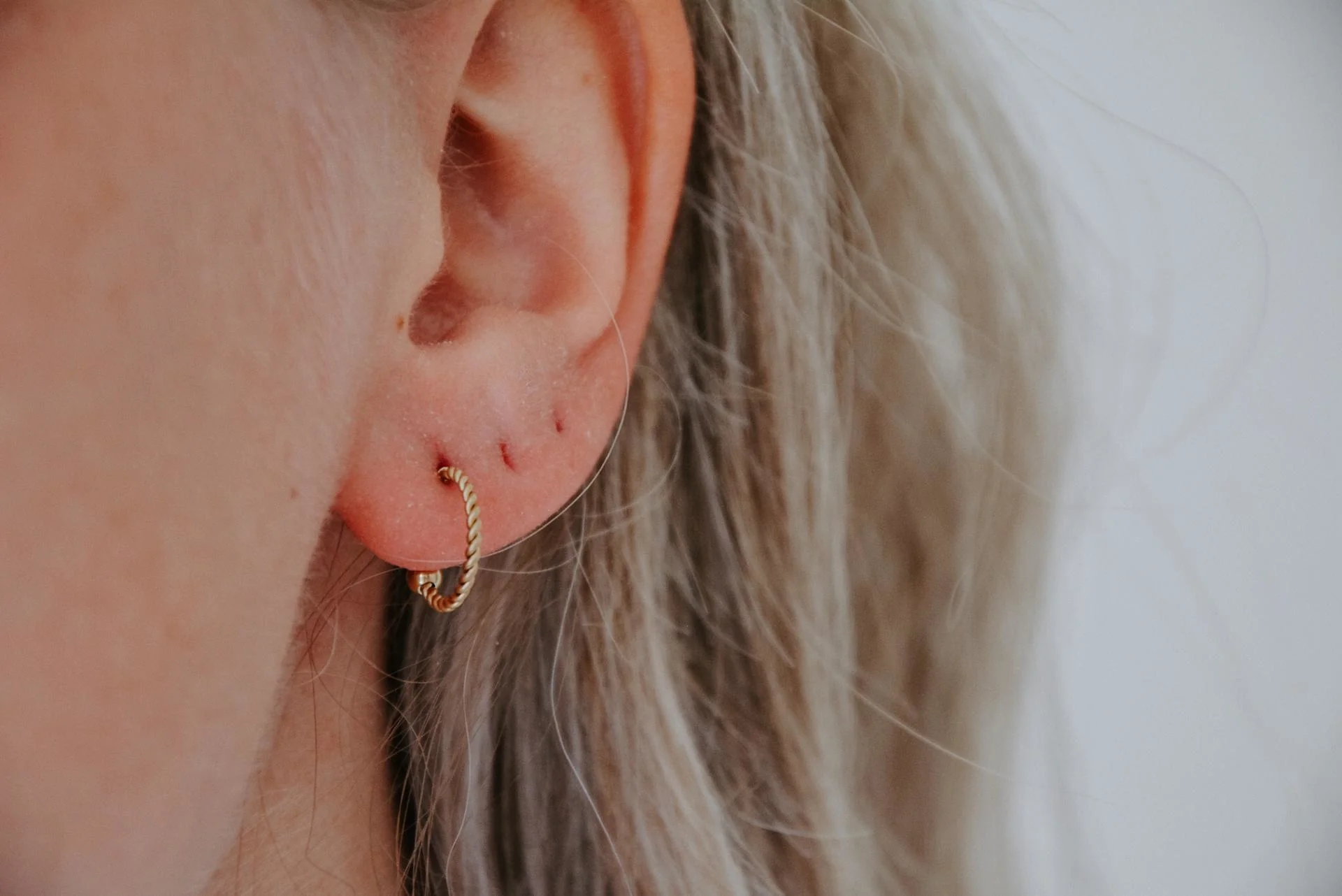 Small Twisted Hoops - boucles d'oreilles - Acier inoxydable - Image 4