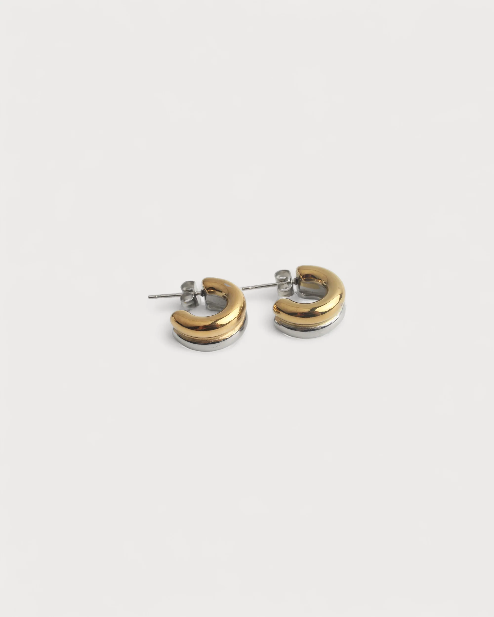 Yomi – Boucles d’oreilles – Doré & Argenté – Acier inoxydable
